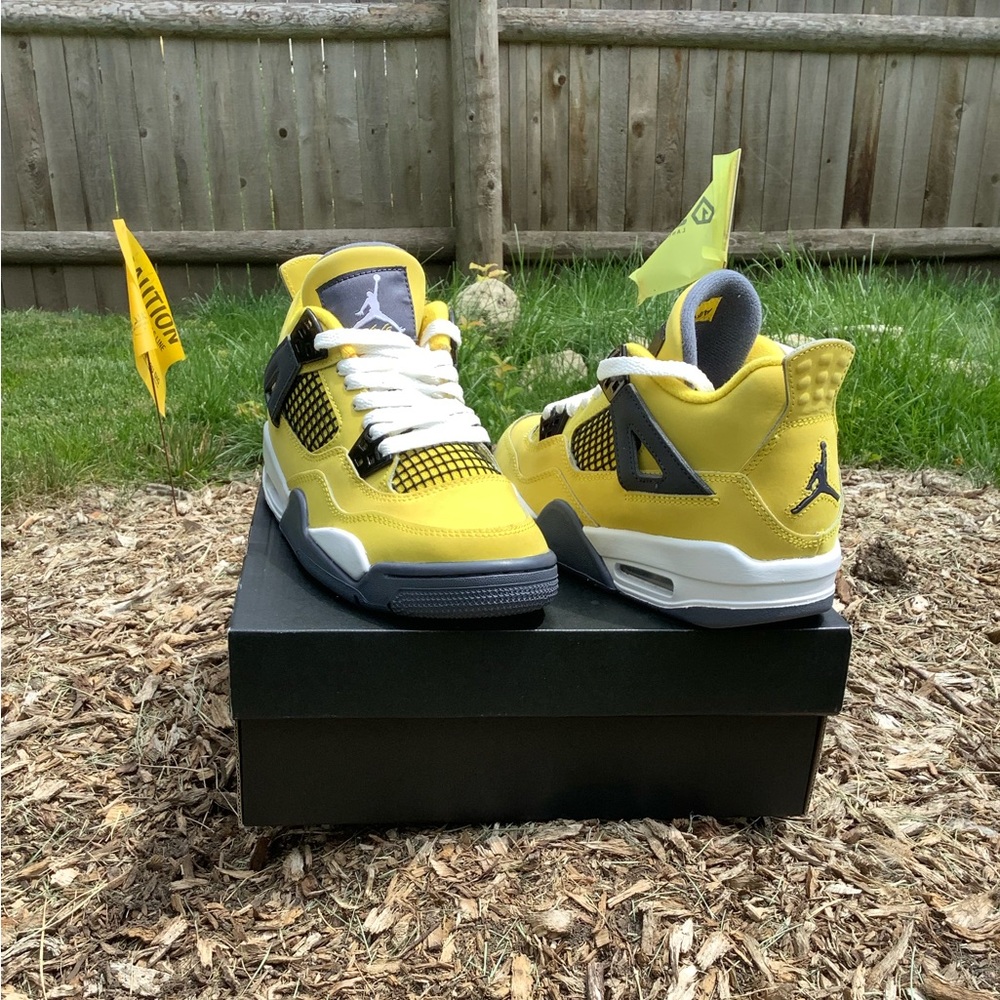 Air Jordan 4 Retro Lightning Kids Size 4y